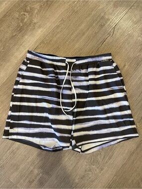 Lululemon Pools Shorts 7” in striped black, purple and white